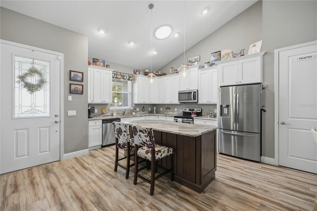 En Venta: $440,000 (3 camas, 2 baños, 1922 Pies cuadrados)