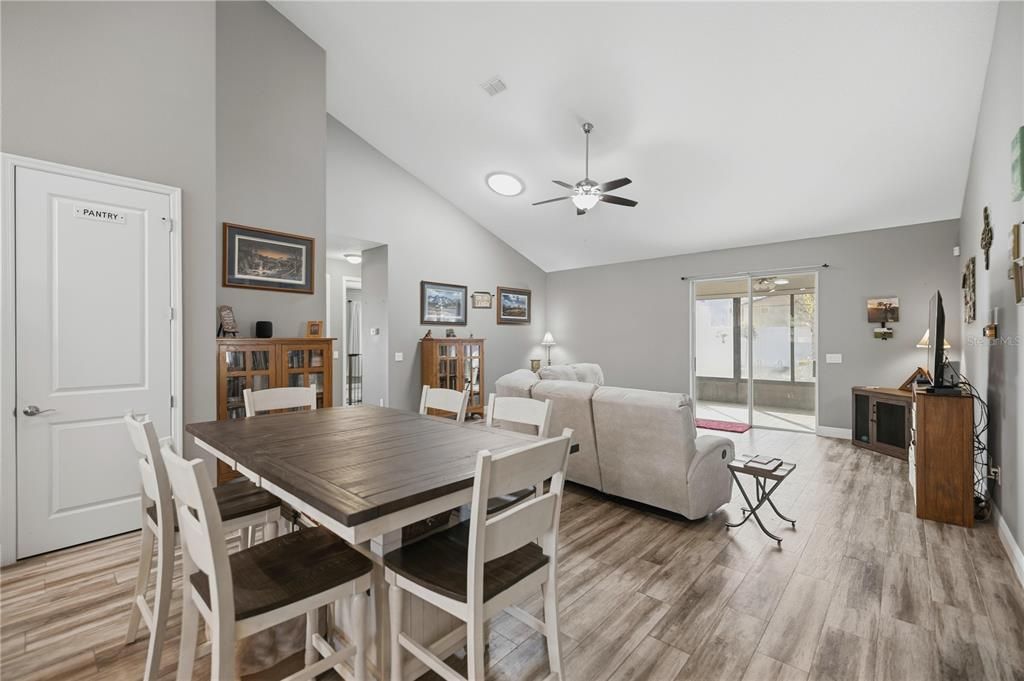 En Venta: $440,000 (3 camas, 2 baños, 1922 Pies cuadrados)