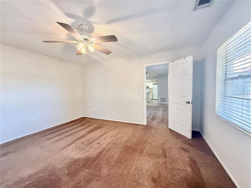 待售: $209,000 (2 贝兹, 2 浴室, 918 平方英尺)