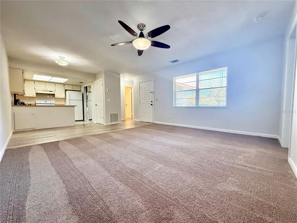 待售: $209,000 (2 贝兹, 2 浴室, 918 平方英尺)