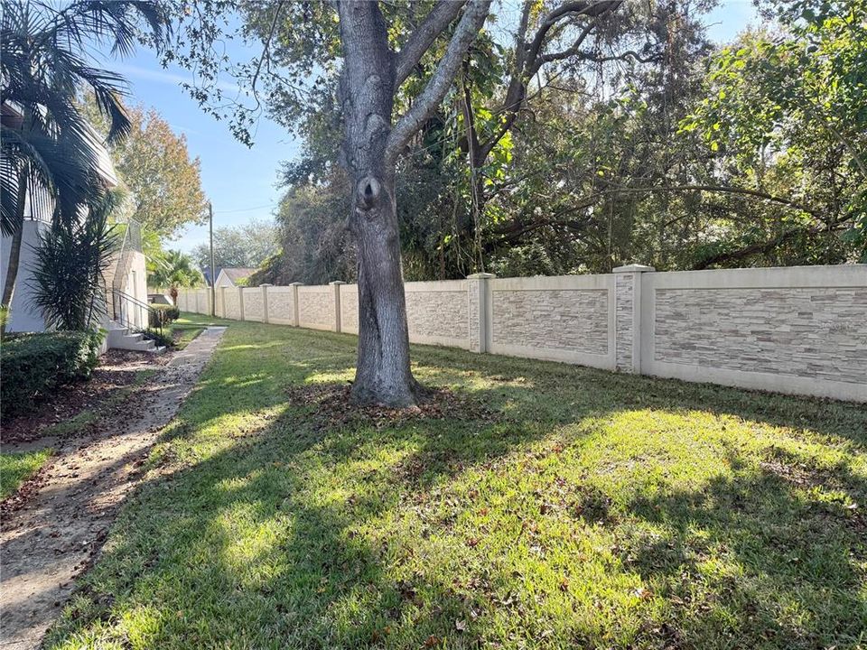 待售: $209,000 (2 贝兹, 2 浴室, 918 平方英尺)