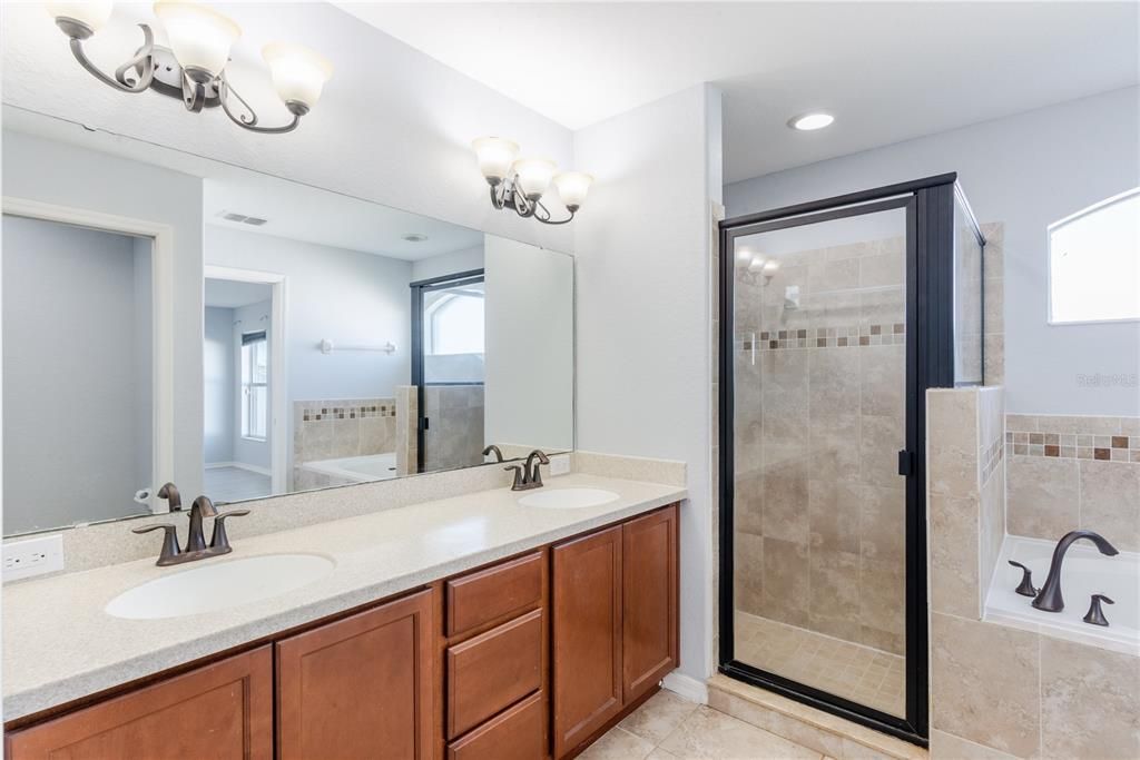 待售: $330,000 (4 贝兹, 2 浴室, 1779 平方英尺)