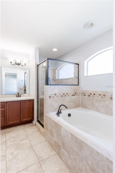 待售: $330,000 (4 贝兹, 2 浴室, 1779 平方英尺)