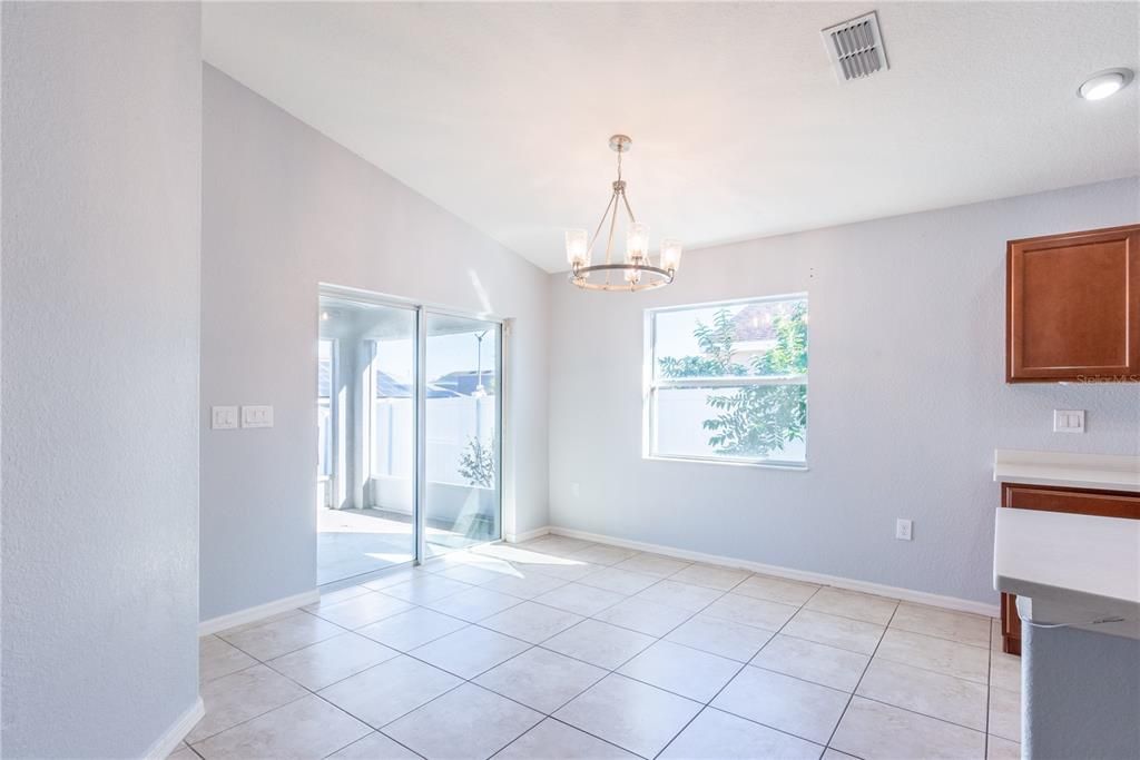 待售: $330,000 (4 贝兹, 2 浴室, 1779 平方英尺)