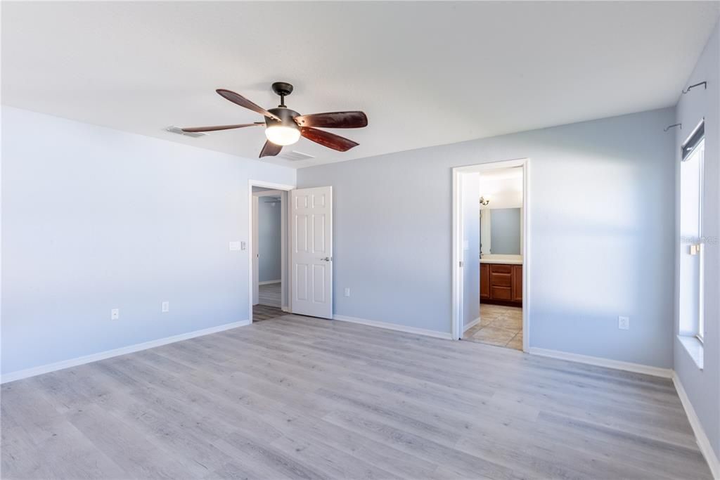 待售: $330,000 (4 贝兹, 2 浴室, 1779 平方英尺)