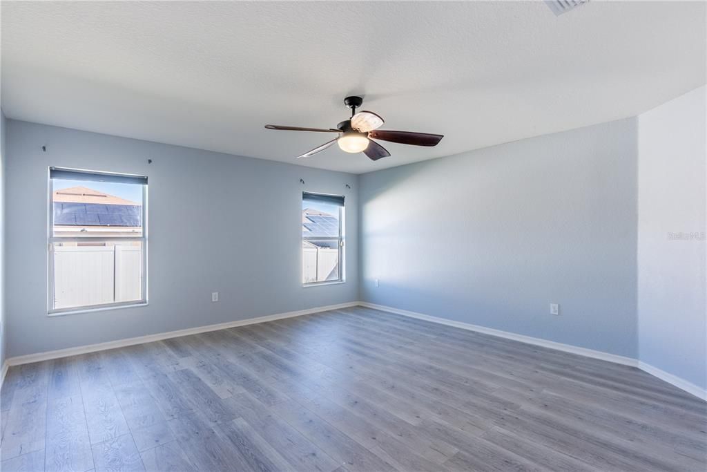 待售: $330,000 (4 贝兹, 2 浴室, 1779 平方英尺)