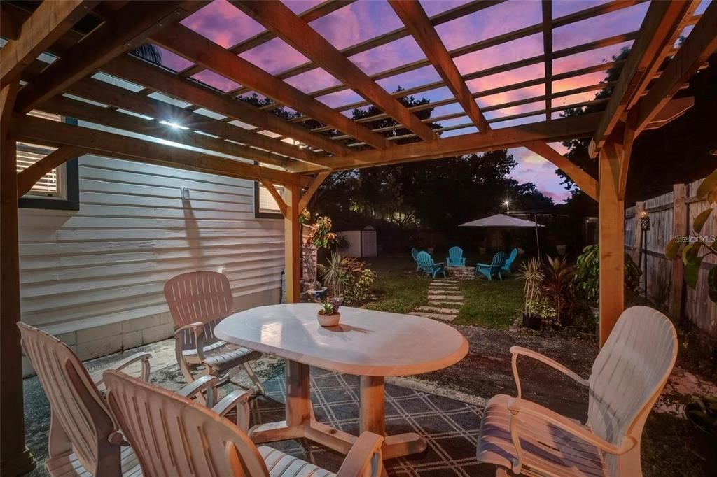 For Rent: $2,750 (3 beds, 2 baths, 1283 Square Feet)