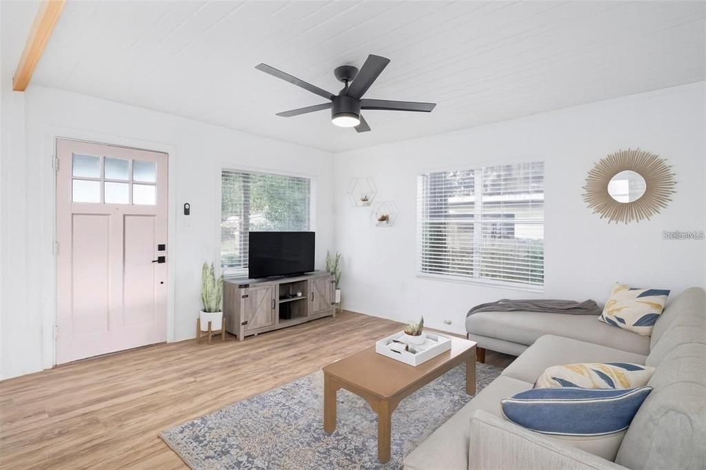 For Rent: $2,750 (3 beds, 2 baths, 1283 Square Feet)