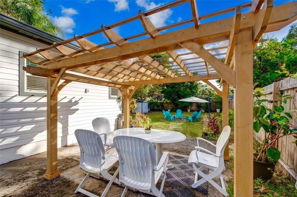 For Rent: $2,750 (3 beds, 2 baths, 1283 Square Feet)