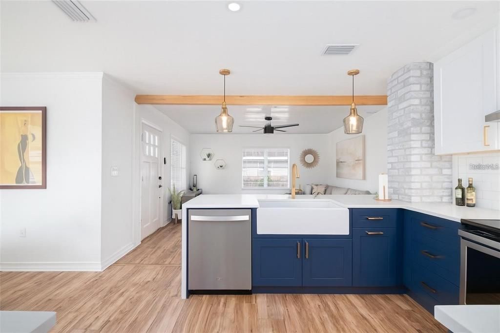 For Rent: $2,750 (3 beds, 2 baths, 1283 Square Feet)