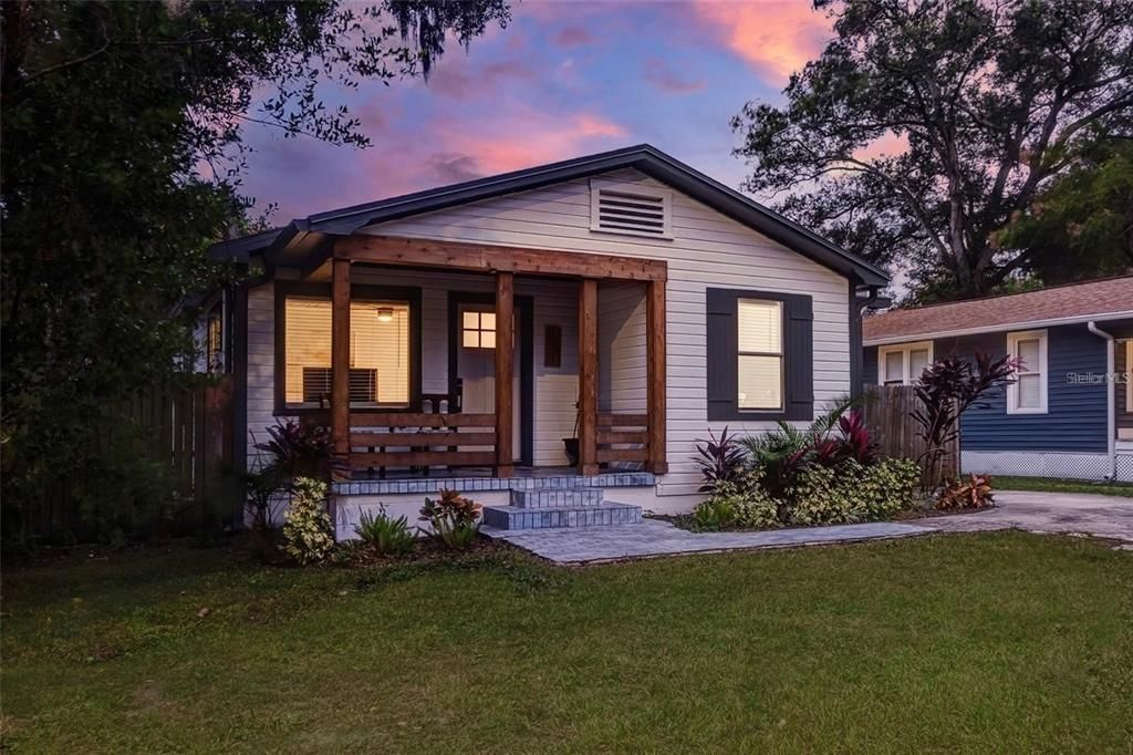 For Rent: $2,750 (3 beds, 2 baths, 1283 Square Feet)