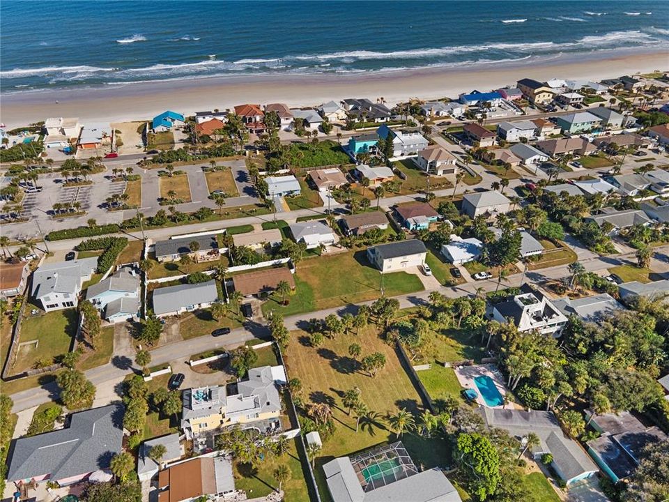 На продажу: $375,000 (0.23 acres)