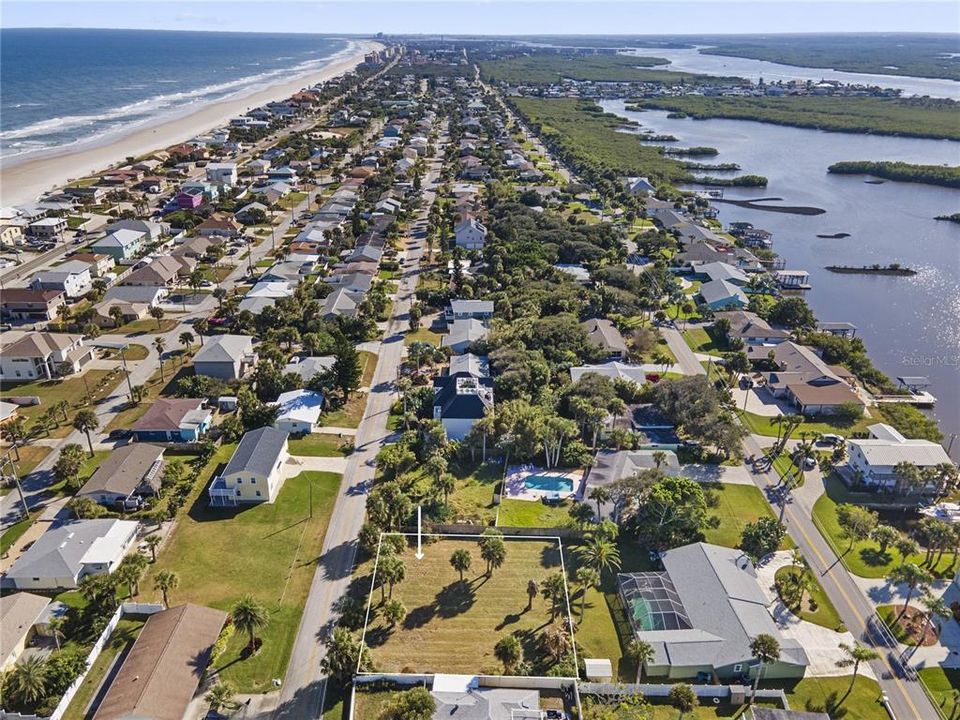 На продажу: $375,000 (0.23 acres)