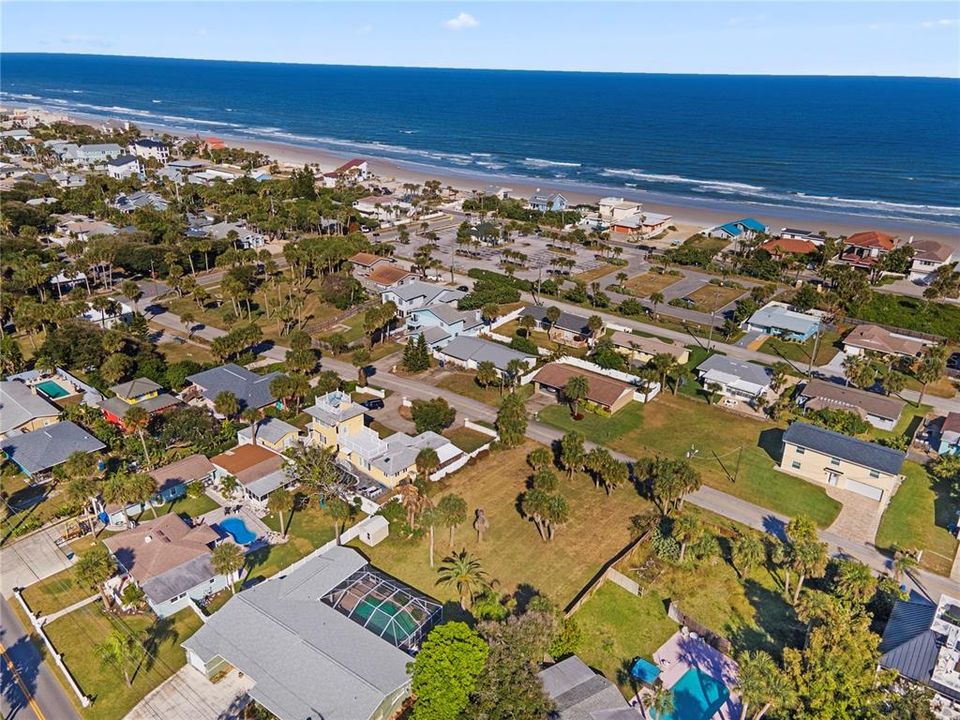 На продажу: $375,000 (0.23 acres)