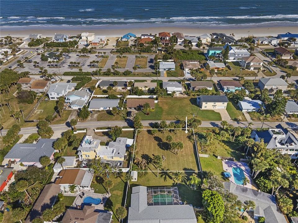 На продажу: $375,000 (0.23 acres)