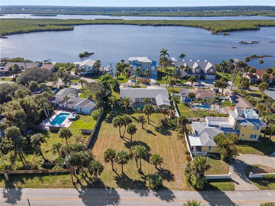 На продажу: $375,000 (0.23 acres)