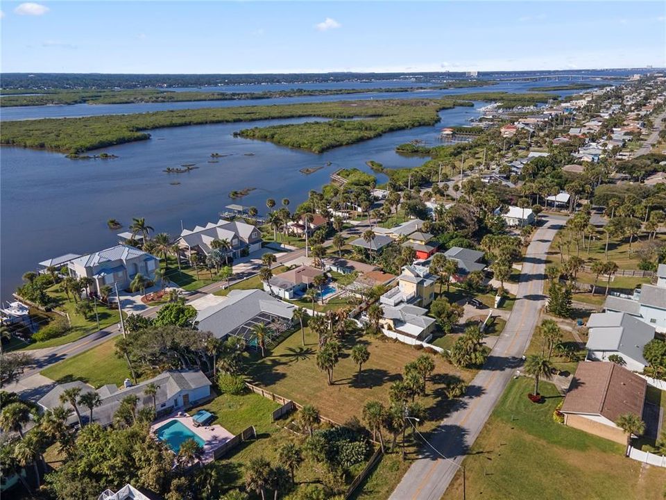 На продажу: $375,000 (0.23 acres)