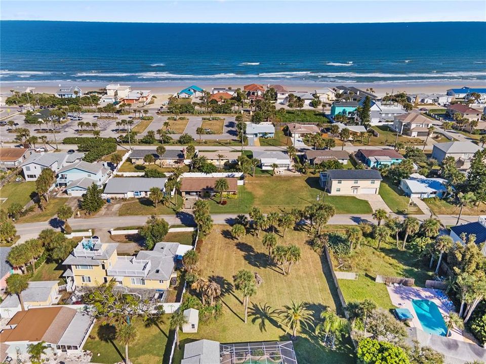 На продажу: $375,000 (0.23 acres)