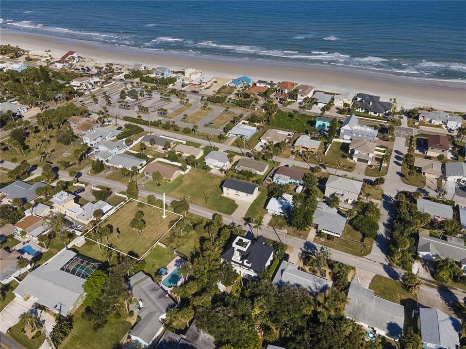 На продажу: $375,000 (0.23 acres)