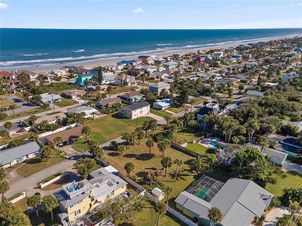 На продажу: $375,000 (0.23 acres)