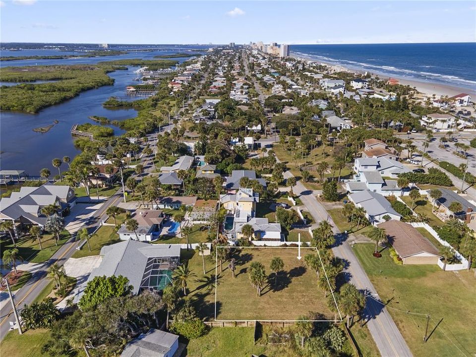 На продажу: $375,000 (0.23 acres)