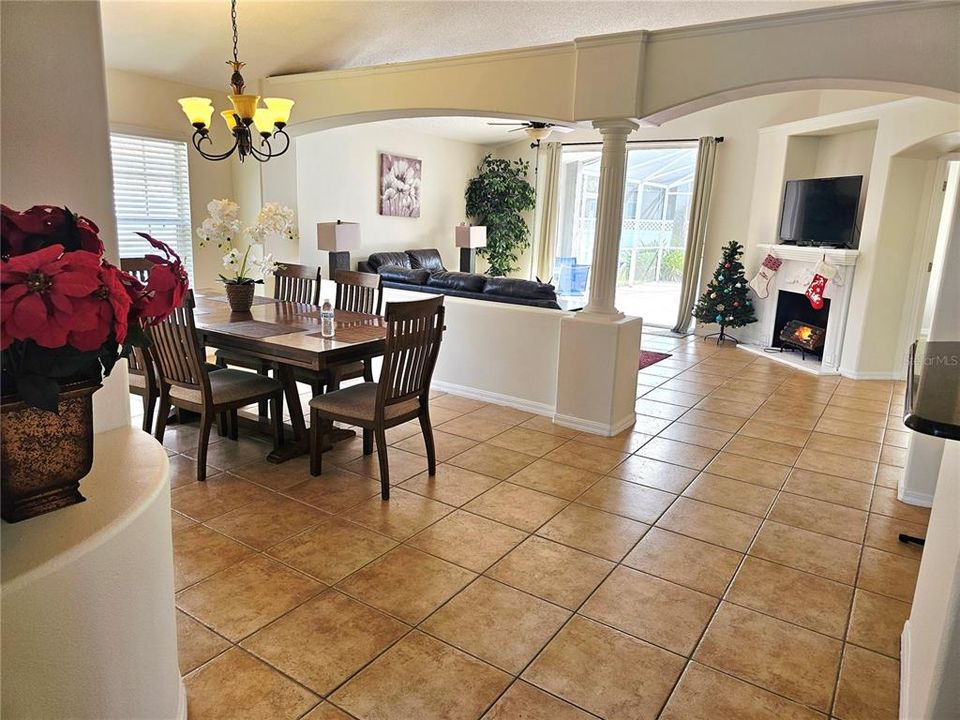 На продажу: $495,000 (4 спален, 2 ванн, 1822 Квадратных фут)