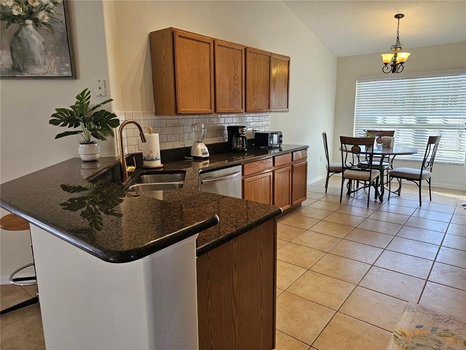 На продажу: $495,000 (4 спален, 2 ванн, 1822 Квадратных фут)