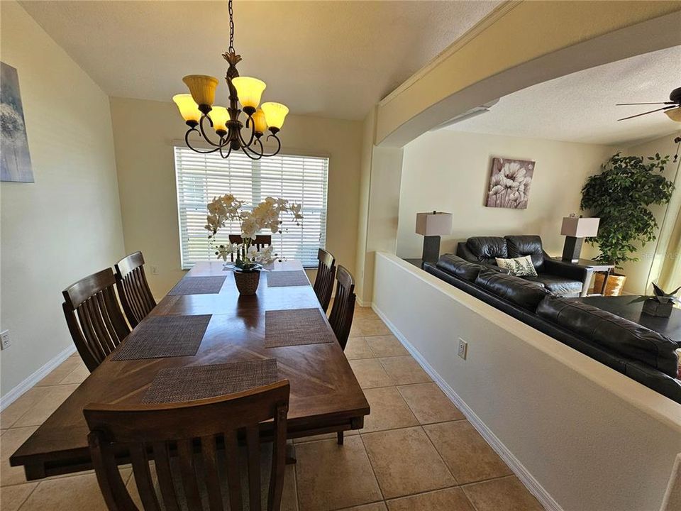 На продажу: $495,000 (4 спален, 2 ванн, 1822 Квадратных фут)