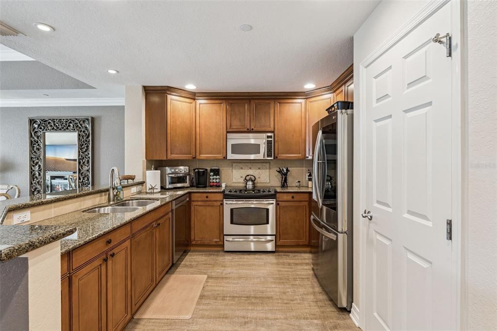 For Sale: $364,500 (3 beds, 3 baths, 1630 Square Feet)