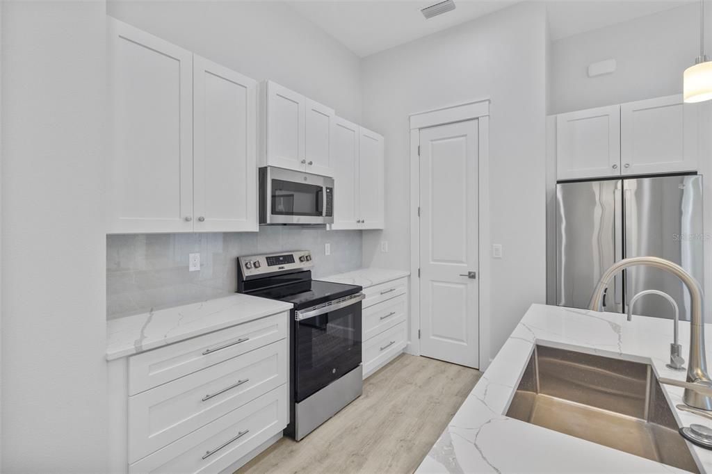 For Rent: $2,500 (3 beds, 2 baths, 2239 Square Feet)