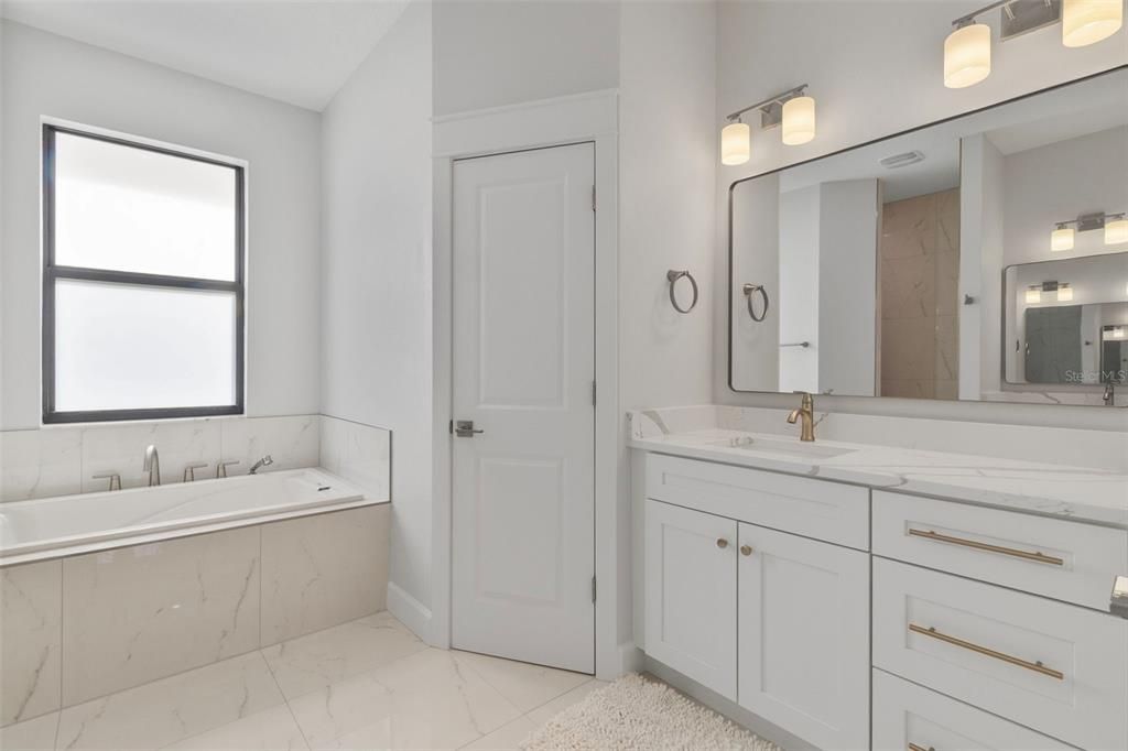 For Rent: $2,500 (3 beds, 2 baths, 2239 Square Feet)