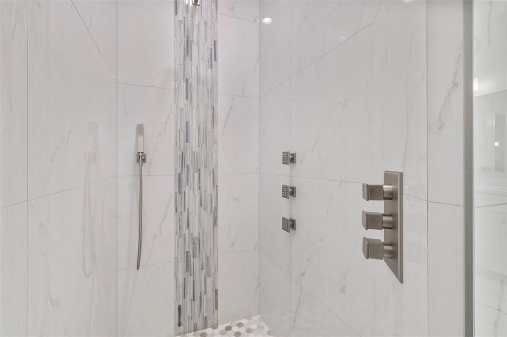 For Rent: $2,500 (3 beds, 2 baths, 2239 Square Feet)