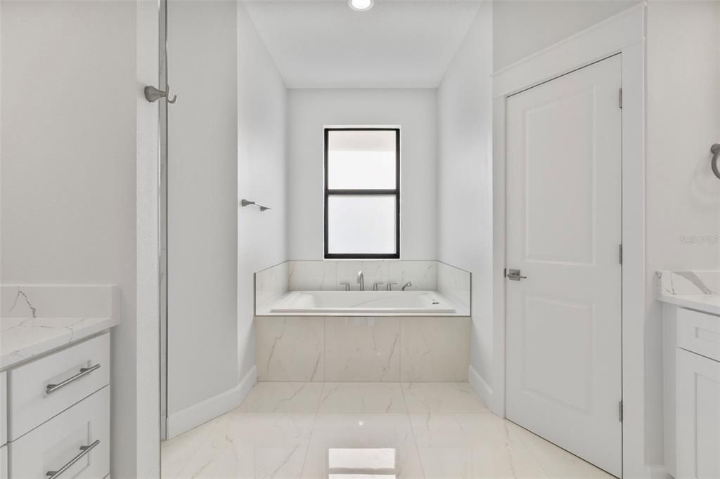 For Rent: $2,500 (3 beds, 2 baths, 2239 Square Feet)