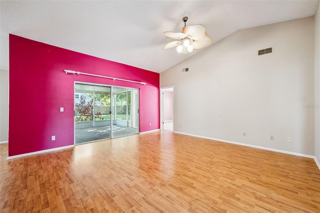 En Venta: $350,000 (2 camas, 2 baños, 1091 Pies cuadrados)