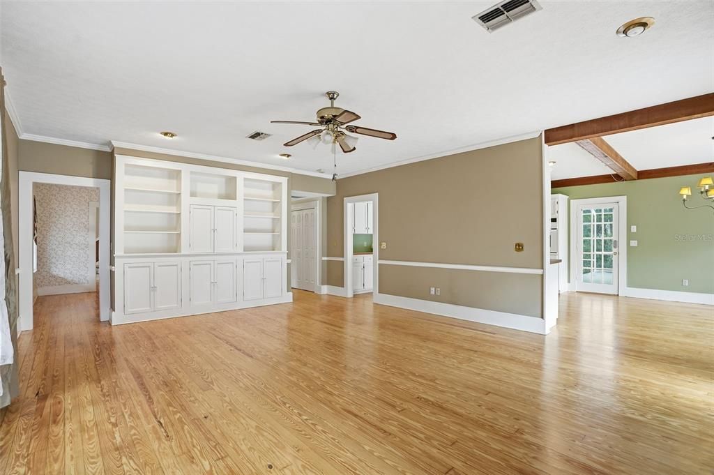 En Venta: $1,200,000 (4 camas, 2 baños, 3086 Pies cuadrados)