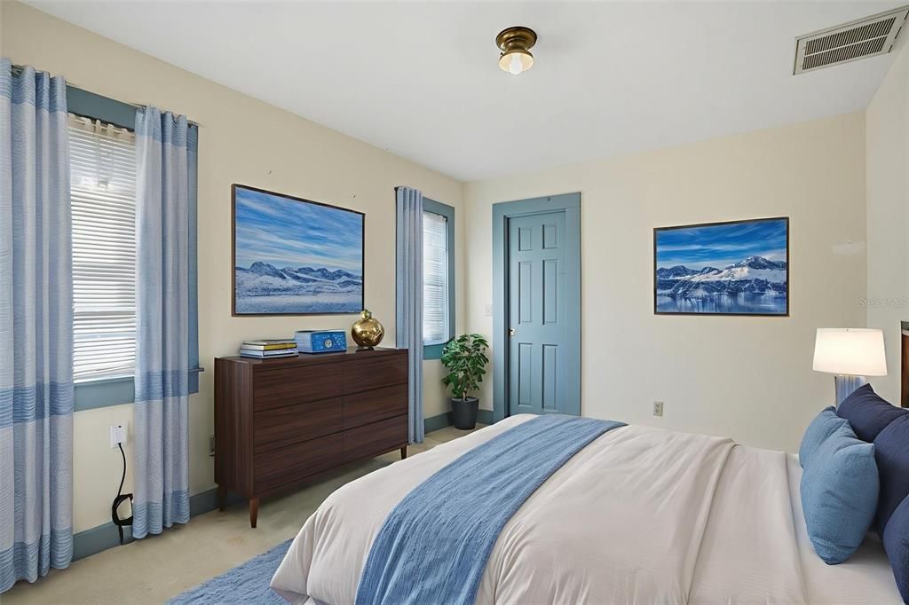 En Venta: $1,200,000 (4 camas, 2 baños, 3086 Pies cuadrados)