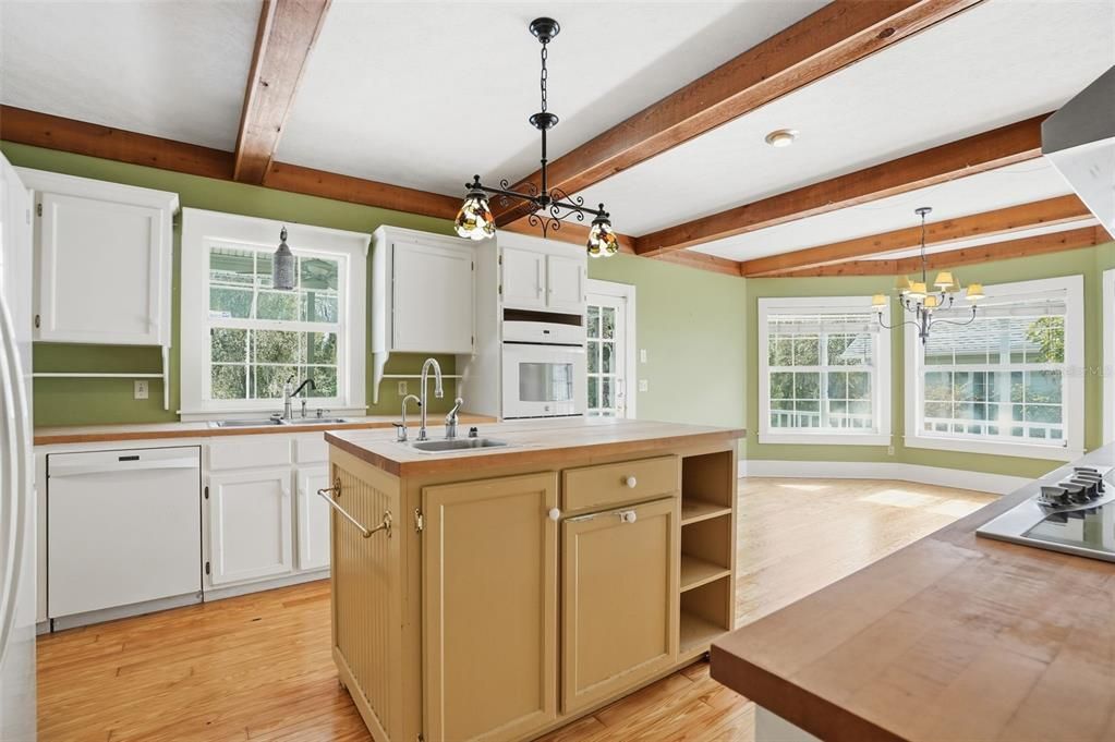 En Venta: $1,200,000 (4 camas, 2 baños, 3086 Pies cuadrados)