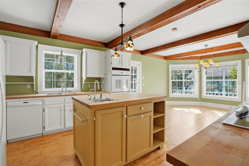 En Venta: $1,200,000 (4 camas, 2 baños, 3086 Pies cuadrados)