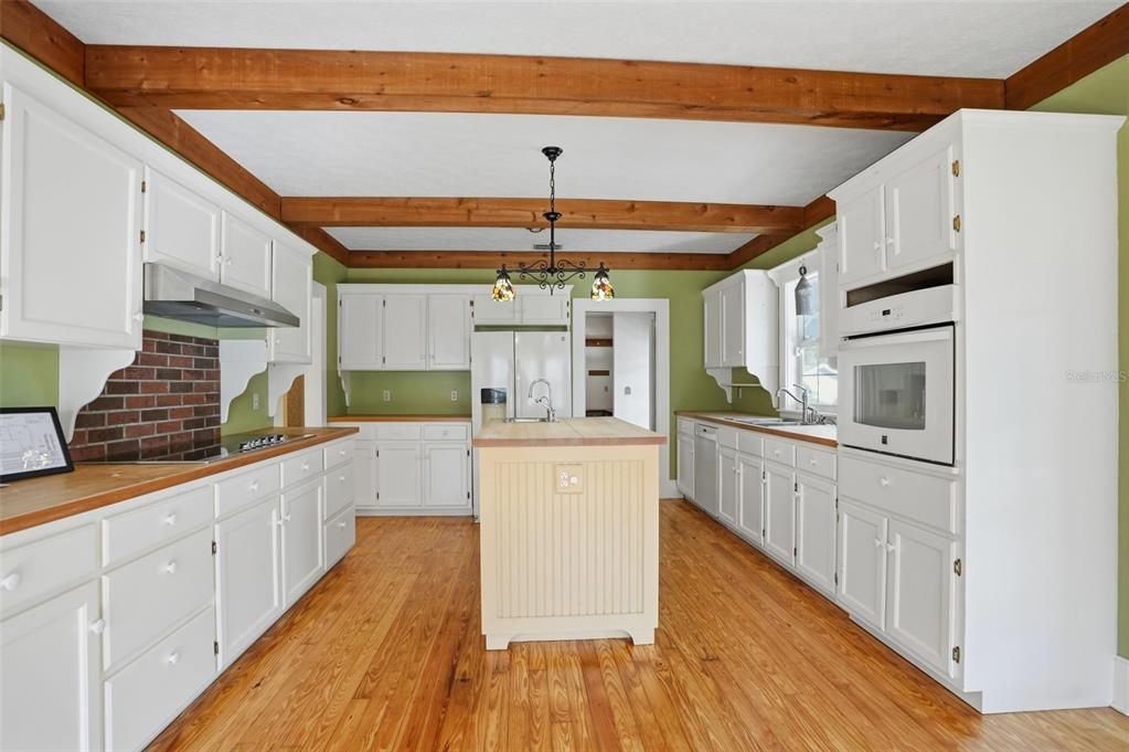 En Venta: $1,200,000 (4 camas, 2 baños, 3086 Pies cuadrados)