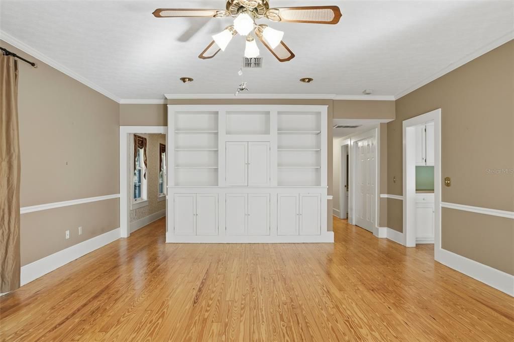 En Venta: $1,200,000 (4 camas, 2 baños, 3086 Pies cuadrados)