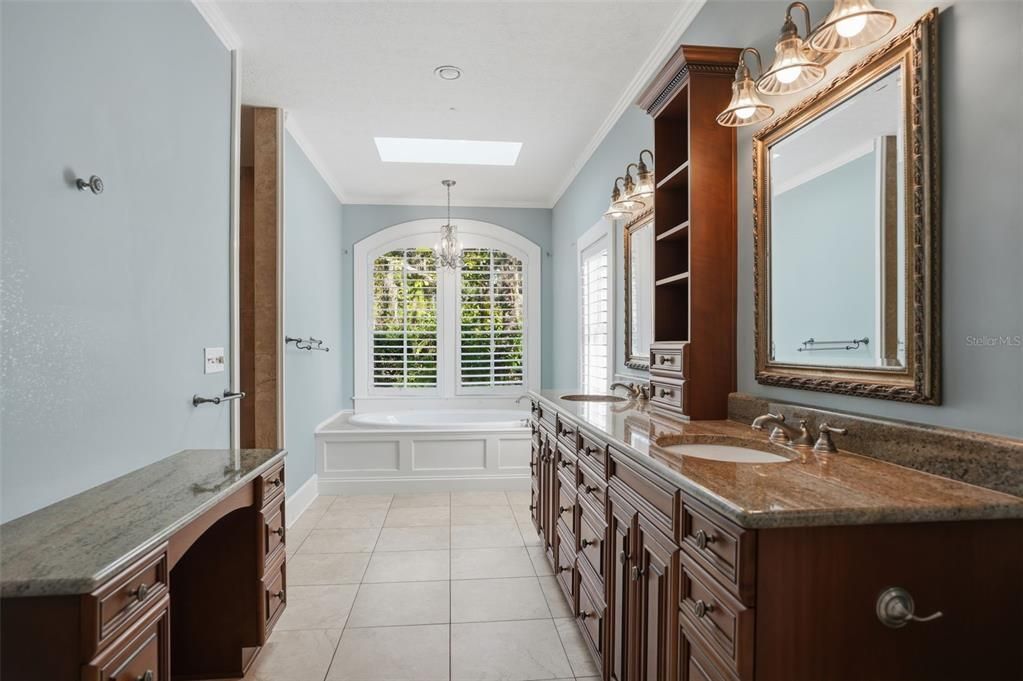 En Venta: $1,200,000 (4 camas, 2 baños, 3086 Pies cuadrados)