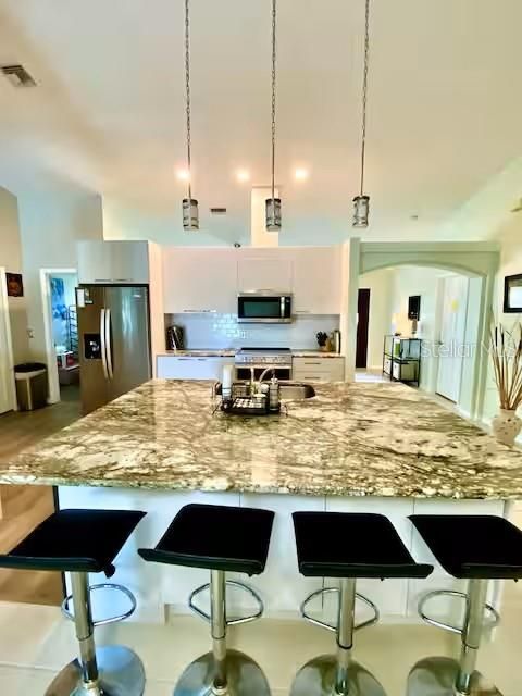 En Venta: $495,000 (4 camas, 2 baños, 2000 Pies cuadrados)