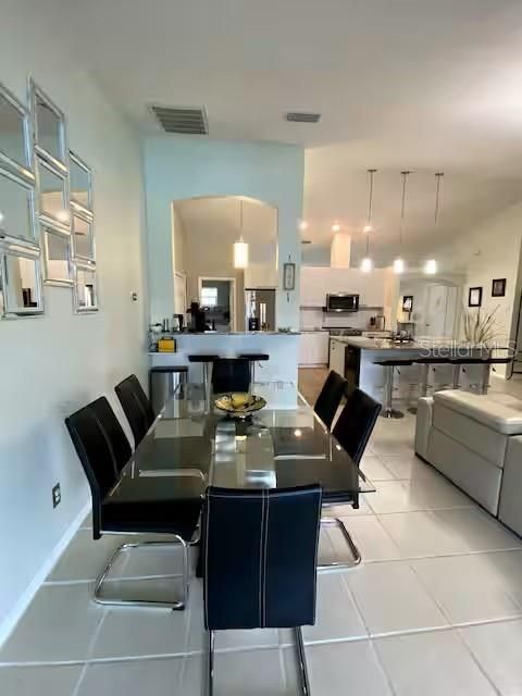 En Venta: $495,000 (4 camas, 2 baños, 2000 Pies cuadrados)