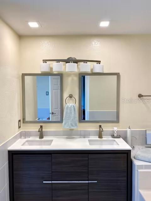 En Venta: $495,000 (4 camas, 2 baños, 2000 Pies cuadrados)