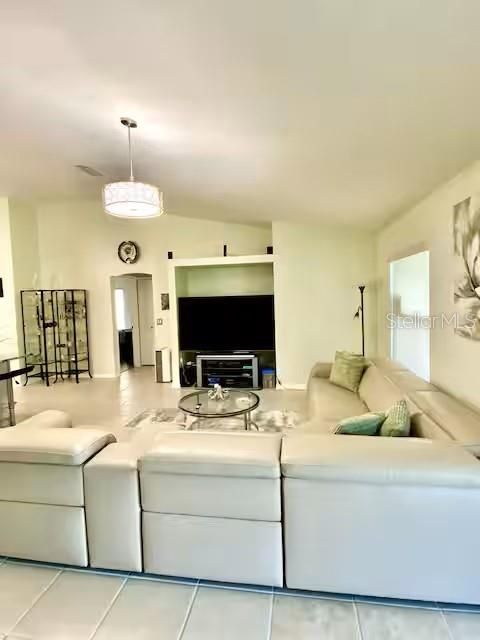 En Venta: $495,000 (4 camas, 2 baños, 2000 Pies cuadrados)