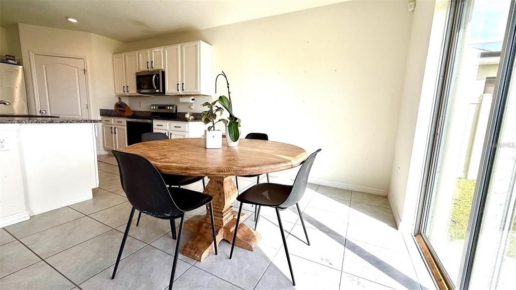 For Rent: $2,900 (5 beds, 3 baths, 2696 Square Feet)