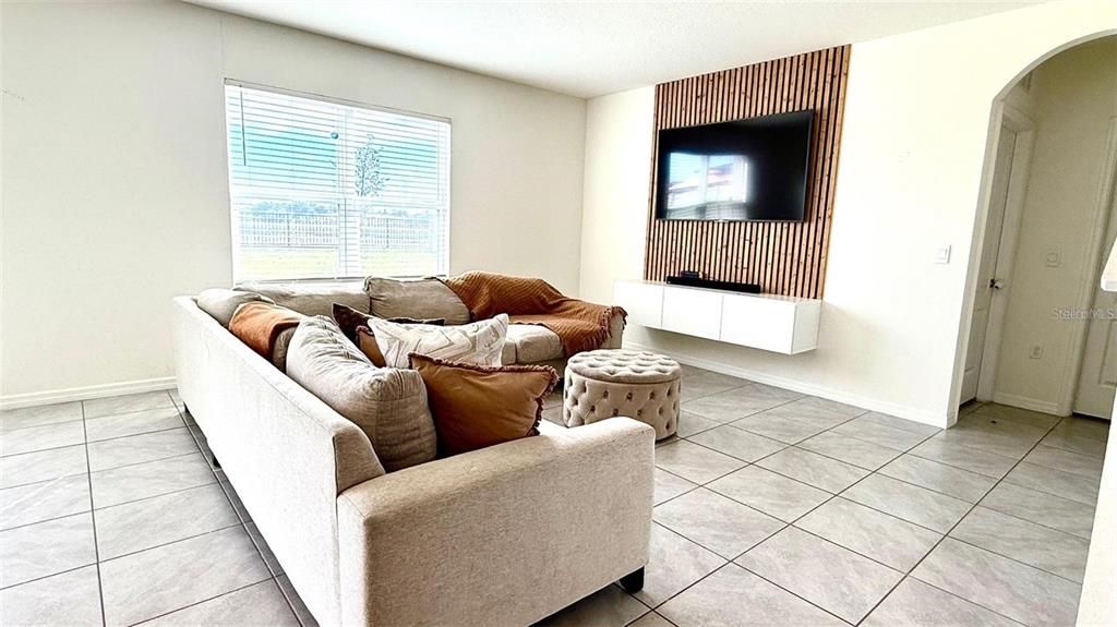 For Rent: $2,900 (5 beds, 3 baths, 2696 Square Feet)