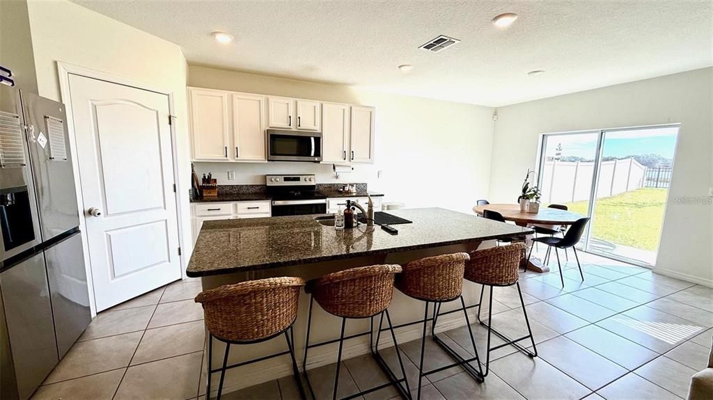 For Rent: $2,900 (5 beds, 3 baths, 2696 Square Feet)