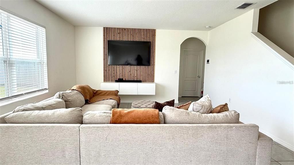 For Rent: $2,900 (5 beds, 3 baths, 2696 Square Feet)