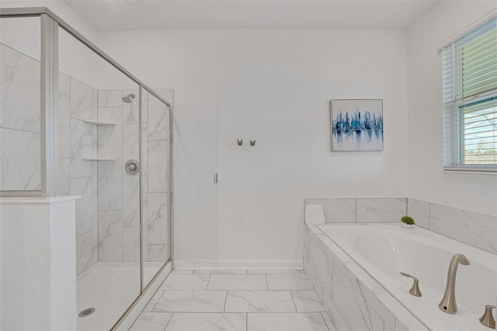 待售: $798,000 (8 贝兹, 5 浴室, 4370 平方英尺)